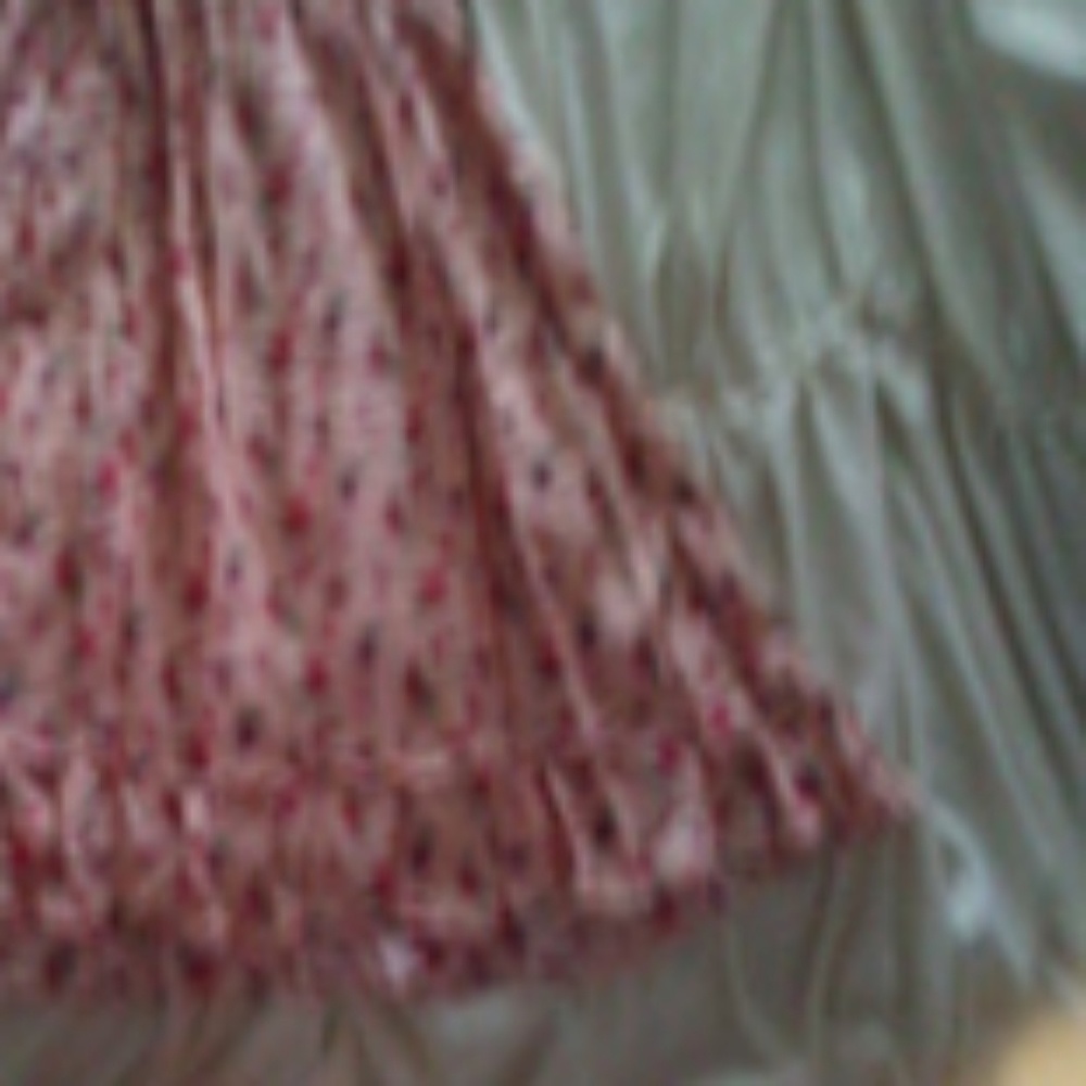 Too small - Picture 2 of 3